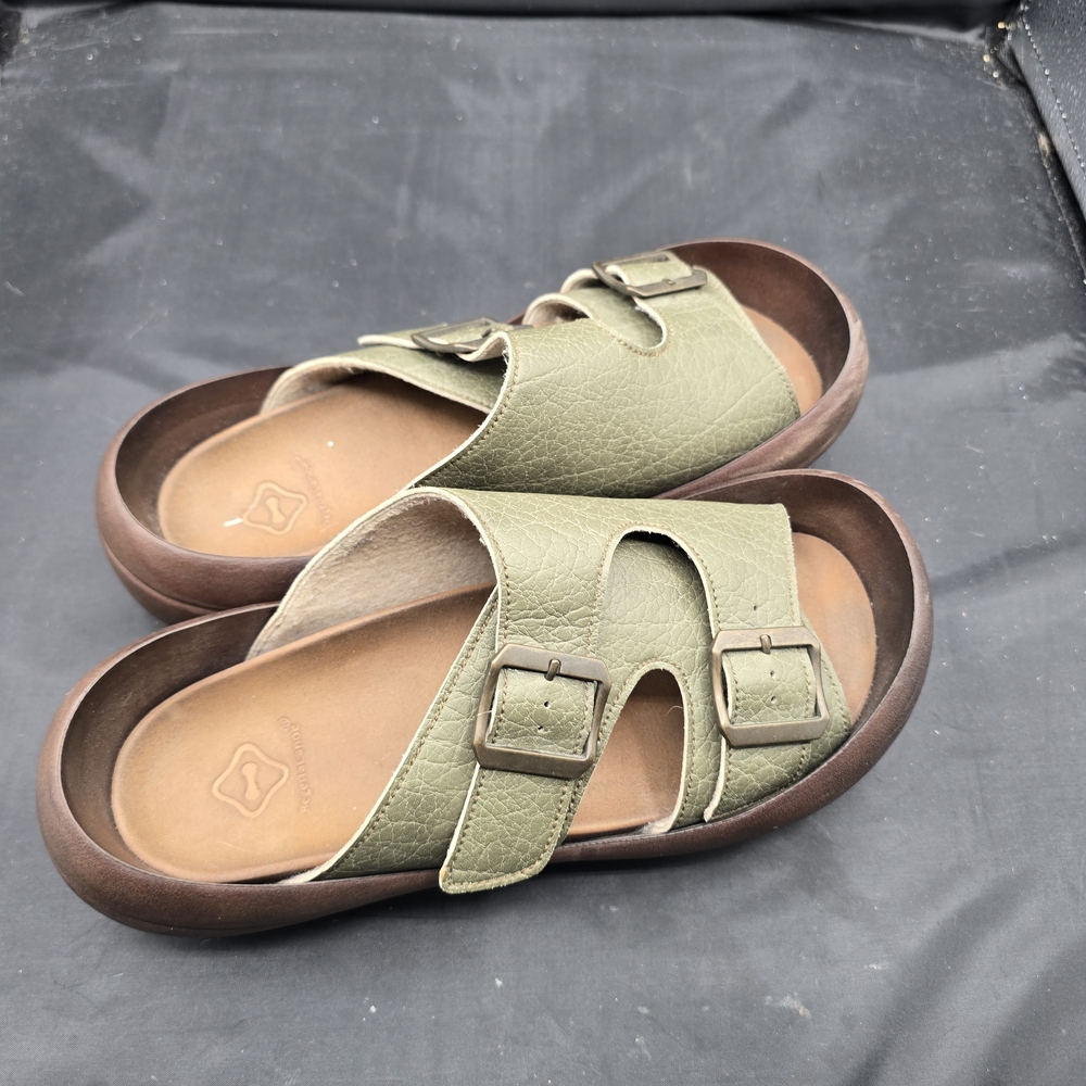 Elegant Olive‎ Buckle Sandals